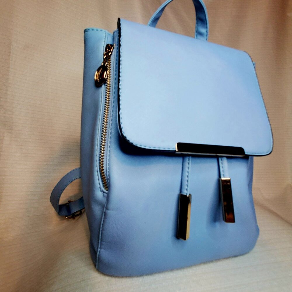 Backpack 🎒 - Picture 2 of 5